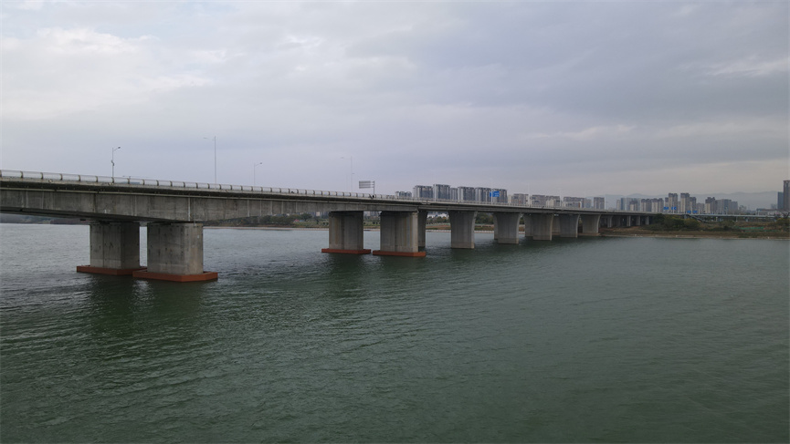 吉安市吉州區(qū)大橋 鋼覆復(fù)合材料防撞設(shè)施